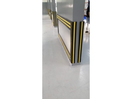 Rubber Corner Guard 100mmX100mmX1000mm Long with GI Clip back up with yellow strip