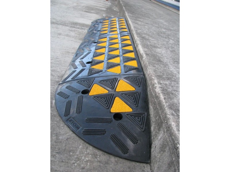 Kerb Ramp - Side Walk Ramp 10cm Height in Qatar
