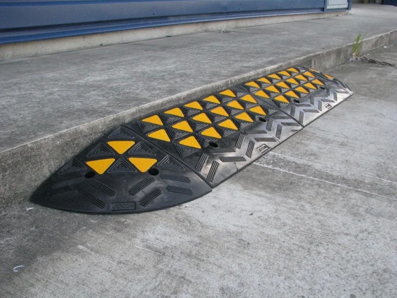 Kerb Ramp - Side Walk Ramp 15cm Height